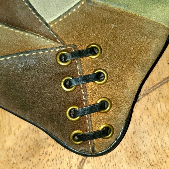 Coach Wristlet - Picture 6 of 9